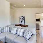 Comfy Oakhurst Duplex Near Hiking And Sightseeing!
