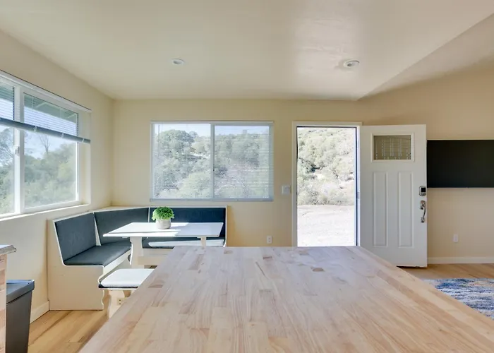 Comfy Oakhurst Duplex Near Hiking And Sightseeing!