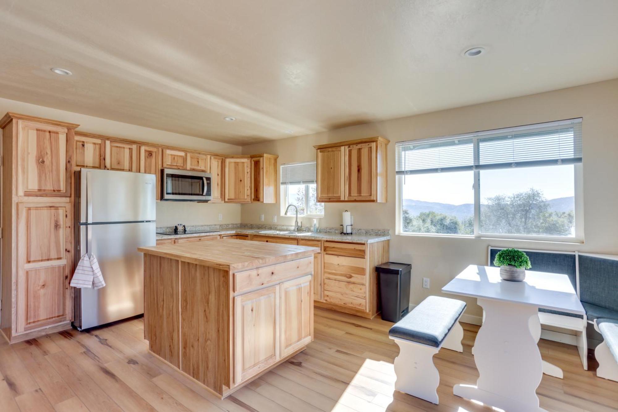 Vakantiehuis Comfy Duplex Near Hiking And Sightseeing! *