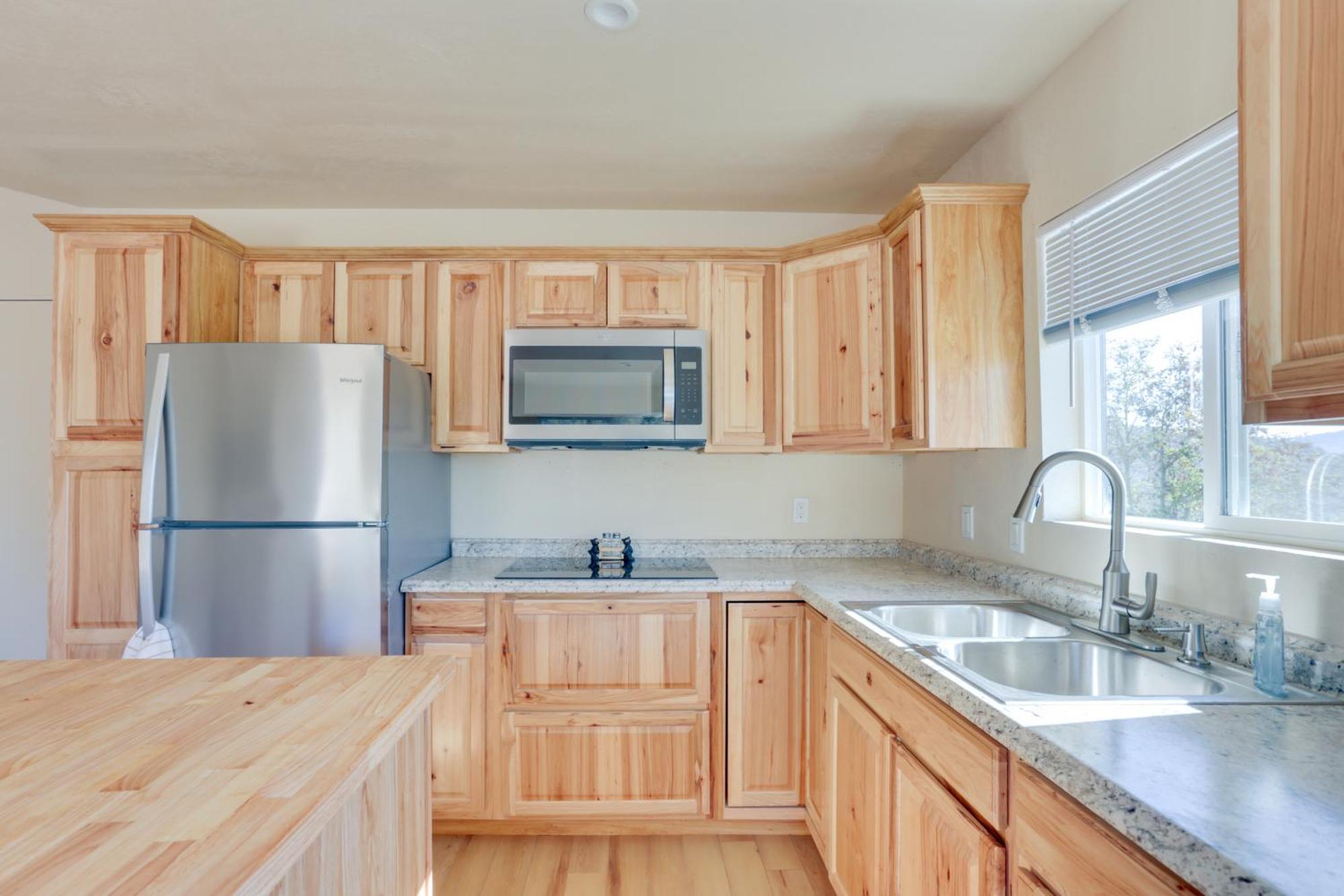 Comfy Duplex Near Hiking And Sightseeing! Vakantiehuis *